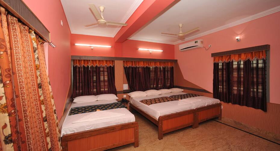 Shree Balaji Deluxe Lodge, Ramanagara 2